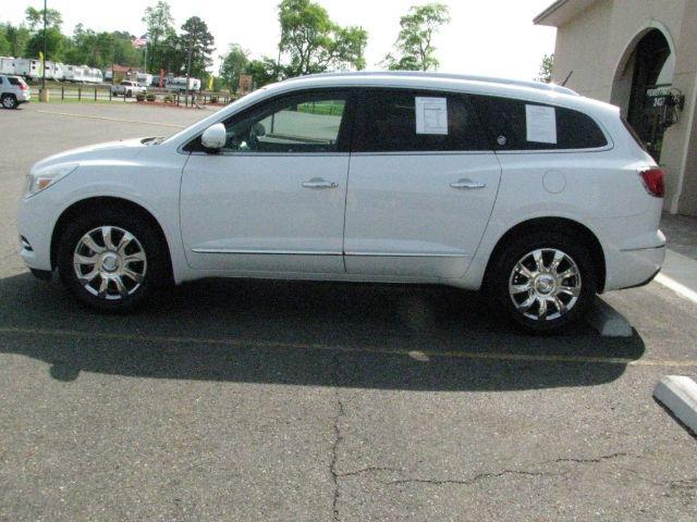 2016 White Buick Enclave Leather (5GAKRBKD7GJ) with an 3.6L V-6 gasoline direct injection engine, Automatic transmission, located at 2443 Albert Pike, Hot Springs, AR, 71913, (501) 623-6255, 34.492222, -93.109993 - Photo#4