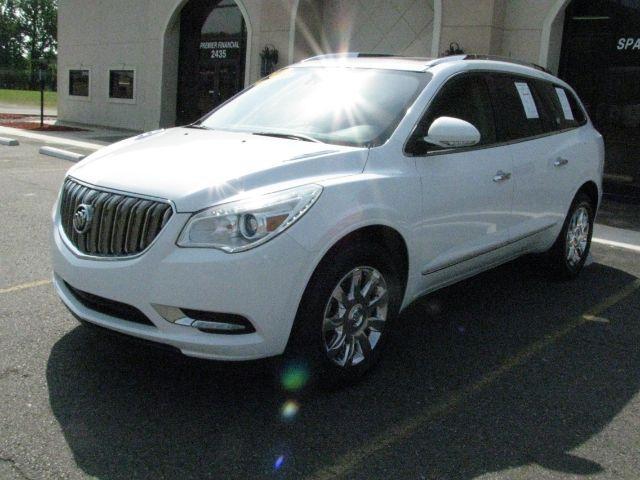 2016 White Buick Enclave Leather (5GAKRBKD7GJ) with an 3.6L V-6 gasoline direct injection engine, Automatic transmission, located at 2443 Albert Pike, Hot Springs, AR, 71913, (501) 623-6255, 34.492222, -93.109993 - Photo#5