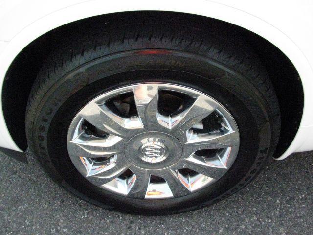 2016 White Buick Enclave Leather (5GAKRBKD7GJ) with an 3.6L V-6 gasoline direct injection engine, Automatic transmission, located at 2443 Albert Pike, Hot Springs, AR, 71913, (501) 623-6255, 34.492222, -93.109993 - Photo#6