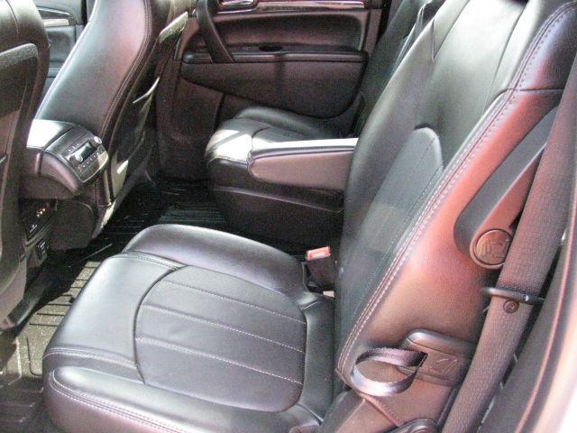 2016 White Buick Enclave Leather (5GAKRBKD7GJ) with an 3.6L V-6 gasoline direct injection engine, Automatic transmission, located at 2443 Albert Pike, Hot Springs, AR, 71913, (501) 623-6255, 34.492222, -93.109993 - Photo#7