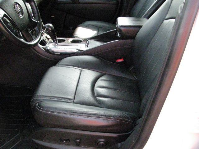 2016 White Buick Enclave Leather (5GAKRBKD7GJ) with an 3.6L V-6 gasoline direct injection engine, Automatic transmission, located at 2443 Albert Pike, Hot Springs, AR, 71913, (501) 623-6255, 34.492222, -93.109993 - Photo#8