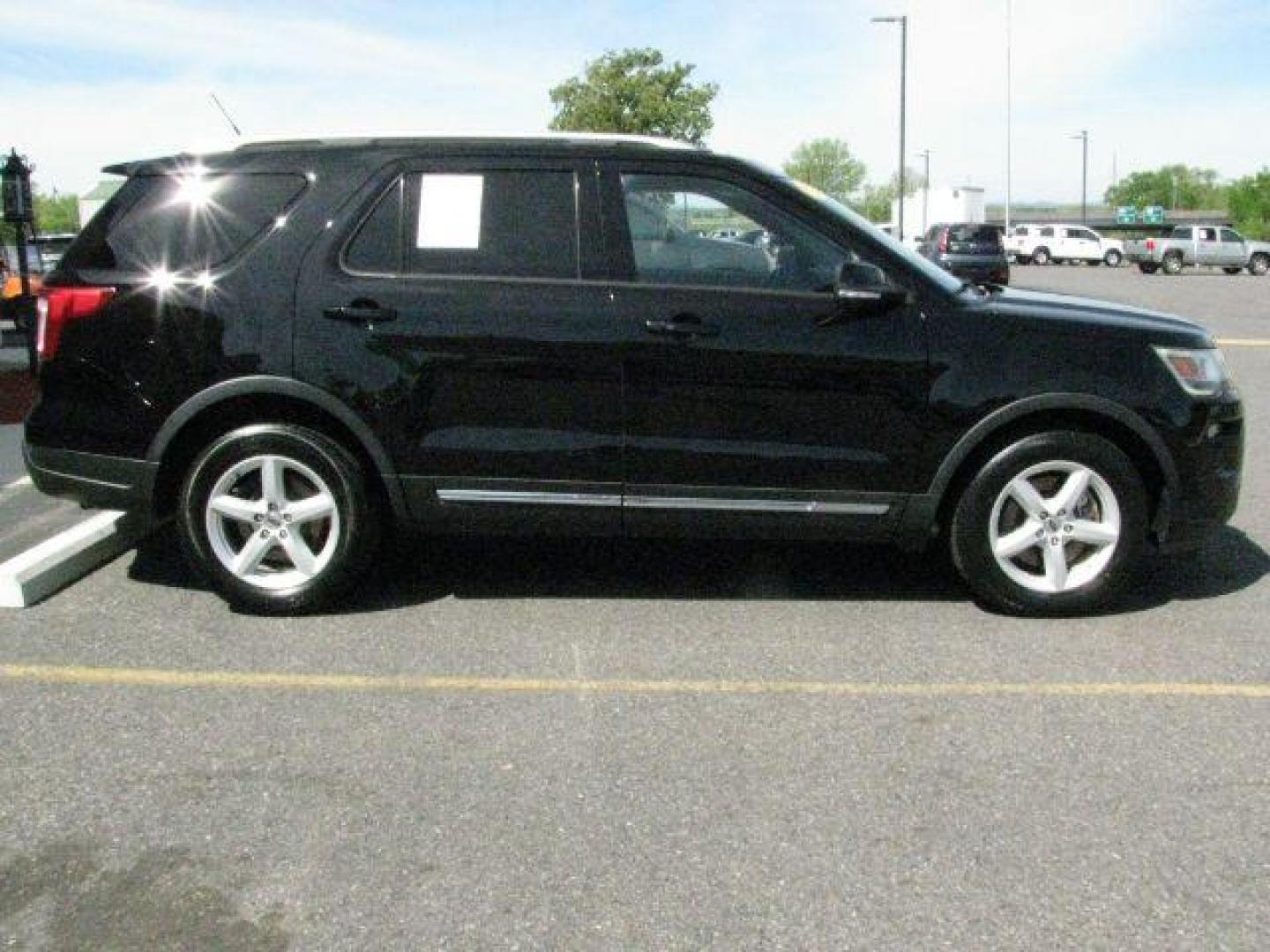 2018 Black Ford Explorer XLT (1FM5K7D80JG) with an 3.5L engine, Automatic transmission, located at 2443 Albert Pike, Hot Springs, AR, 71913, (501) 623-6255, 34.492222, -93.109993 - Photo#1