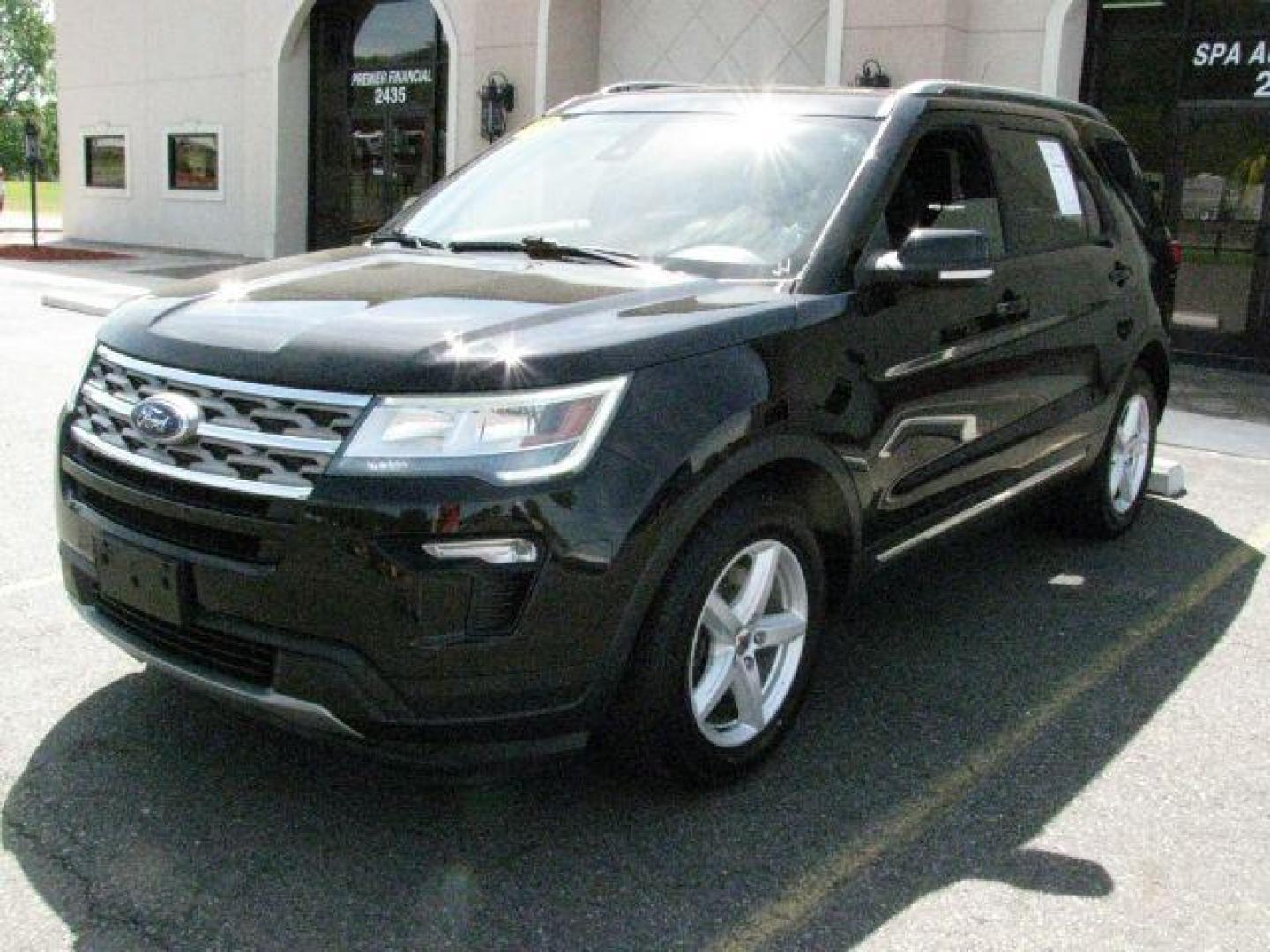 2018 Black Ford Explorer XLT (1FM5K7D80JG) with an 3.5L engine, Automatic transmission, located at 2443 Albert Pike, Hot Springs, AR, 71913, (501) 623-6255, 34.492222, -93.109993 - Photo#5