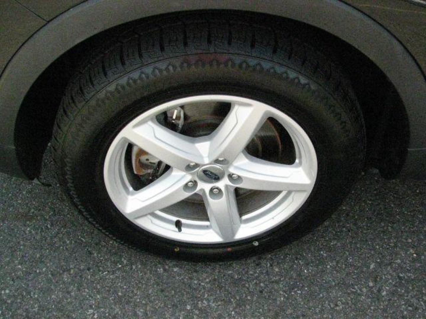 2018 Black Ford Explorer XLT (1FM5K7D80JG) with an 3.5L engine, Automatic transmission, located at 2443 Albert Pike, Hot Springs, AR, 71913, (501) 623-6255, 34.492222, -93.109993 - Photo#6