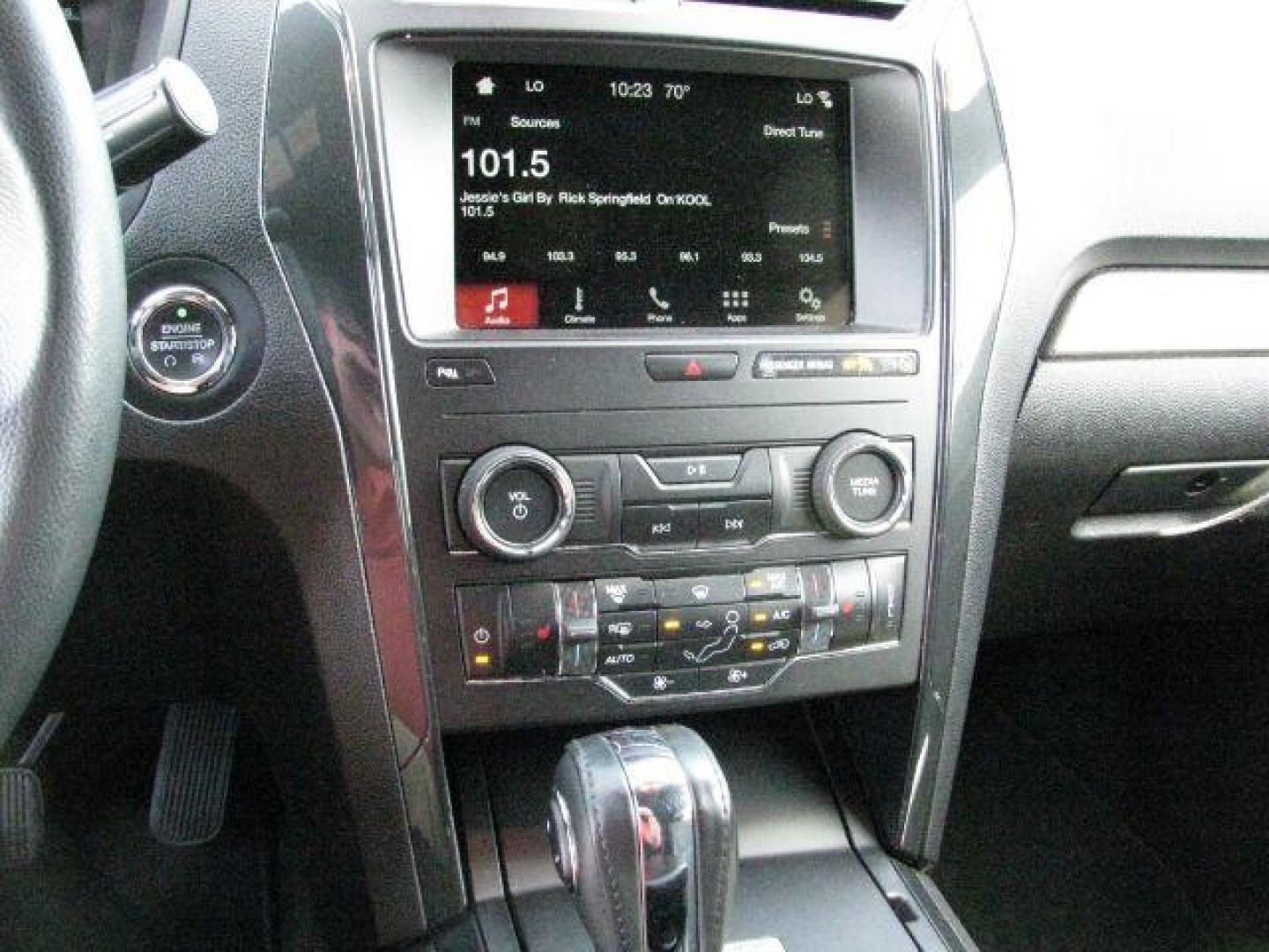 2018 Black Ford Explorer XLT (1FM5K7D80JG) with an 3.5L engine, Automatic transmission, located at 2443 Albert Pike, Hot Springs, AR, 71913, (501) 623-6255, 34.492222, -93.109993 - Photo#9