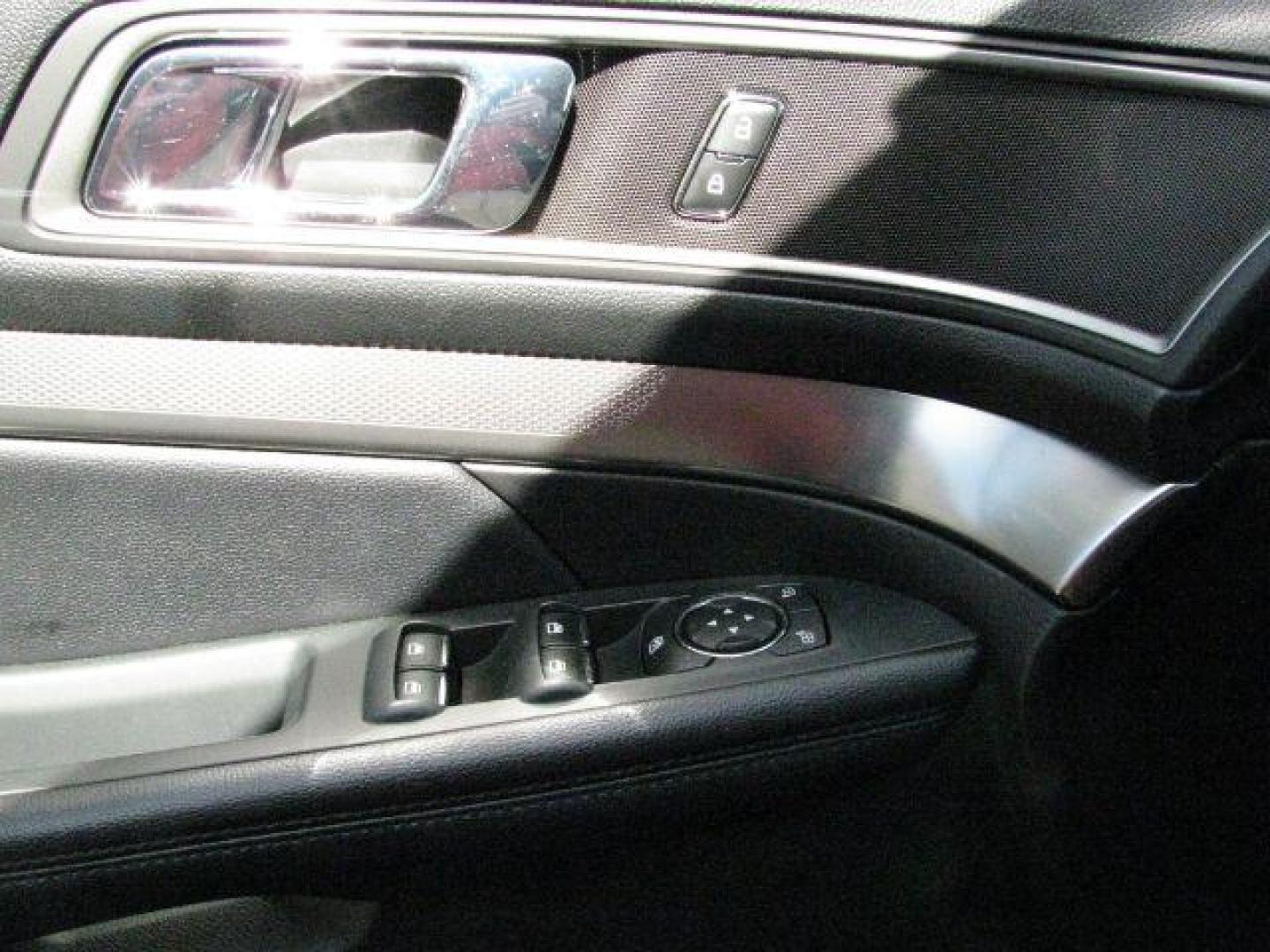 2018 Black Ford Explorer XLT (1FM5K7D80JG) with an 3.5L engine, Automatic transmission, located at 2443 Albert Pike, Hot Springs, AR, 71913, (501) 623-6255, 34.492222, -93.109993 - Photo#10