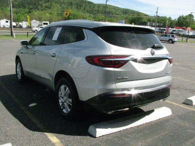 2018 Silver Buick Enclave Essence (5GAERBKWXJJ) with an 3.6L V-6 gasoline direct injection engine, Automatic transmission, located at 2443 Albert Pike, Hot Springs, AR, 71913, (501) 623-6255, 34.492222, -93.109993 - Photo#3