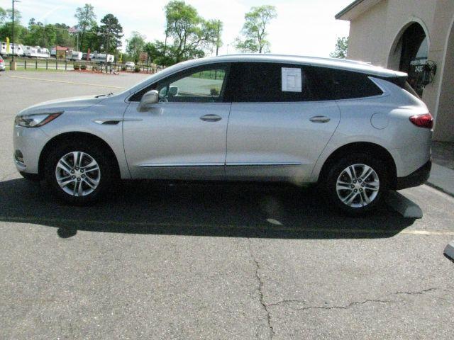 2018 Silver Buick Enclave Essence (5GAERBKWXJJ) with an 3.6L V-6 gasoline direct injection engine, Automatic transmission, located at 2443 Albert Pike, Hot Springs, AR, 71913, (501) 623-6255, 34.492222, -93.109993 - Photo#4