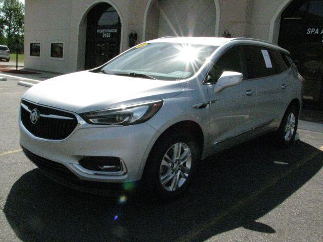 2018 Silver Buick Enclave Essence (5GAERBKWXJJ) with an 3.6L V-6 gasoline direct injection engine, Automatic transmission, located at 2443 Albert Pike, Hot Springs, AR, 71913, (501) 623-6255, 34.492222, -93.109993 - Photo#5