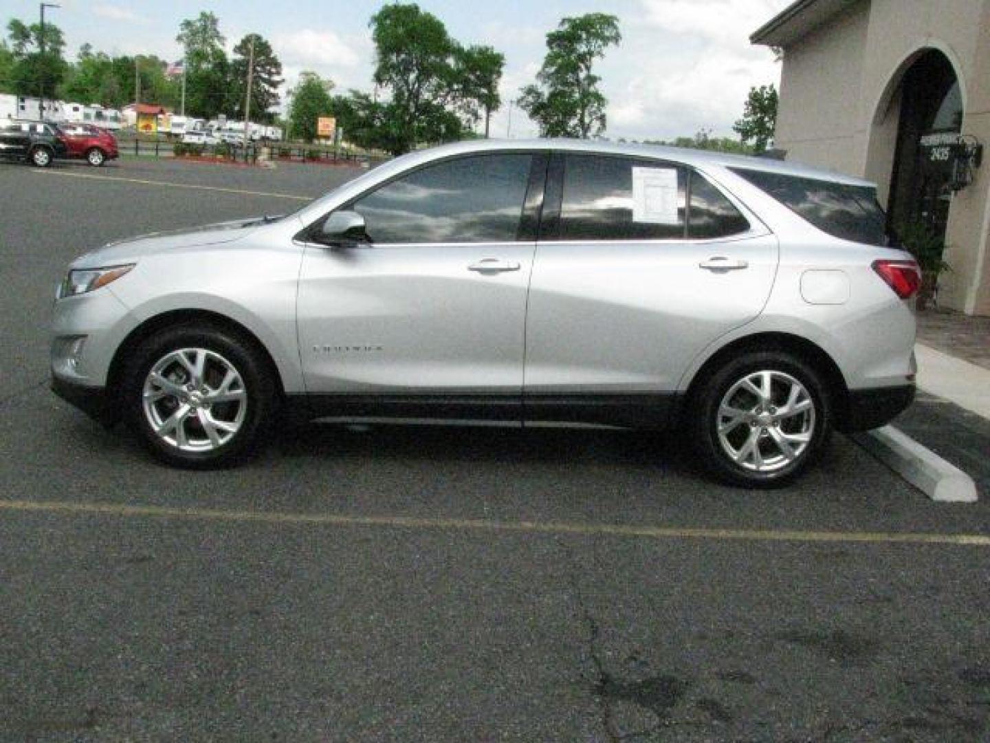 2020 Silver Chevrolet Equinox FWD LT 1.5L Turbo (3GNAXKEV1LS) with an 1.5L I-4 gasoline direct injection engine, Automatic transmission, located at 2443 Albert Pike, Hot Springs, AR, 71913, (501) 623-6255, 34.492222, -93.109993- Photo#1