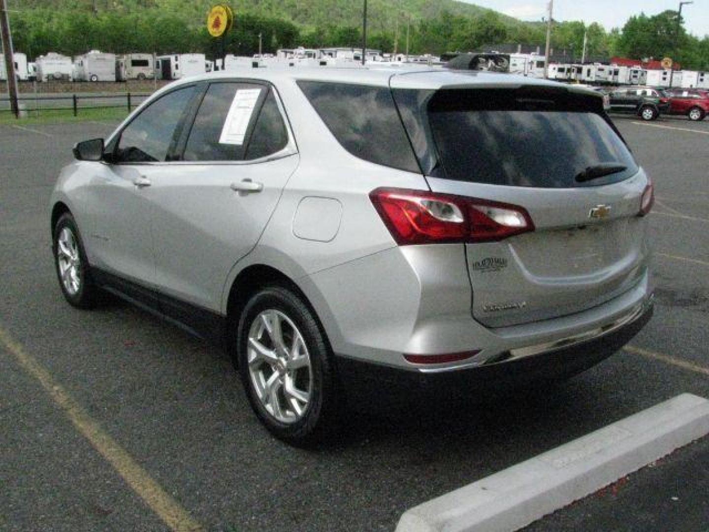 2020 Silver Chevrolet Equinox FWD LT 1.5L Turbo (3GNAXKEV1LS) with an 1.5L I-4 gasoline direct injection engine, Automatic transmission, located at 2443 Albert Pike, Hot Springs, AR, 71913, (501) 623-6255, 34.492222, -93.109993- Photo#2