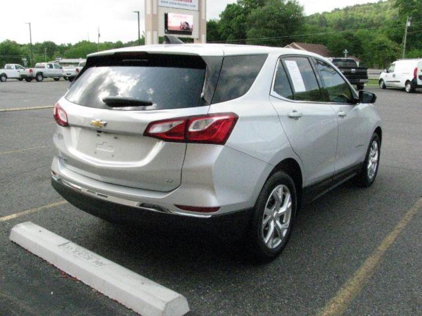 2020 Silver Chevrolet Equinox FWD LT 1.5L Turbo (3GNAXKEV1LS) with an 1.5L I-4 gasoline direct injection engine, Automatic transmission, located at 2443 Albert Pike, Hot Springs, AR, 71913, (501) 623-6255, 34.492222, -93.109993- Photo#3