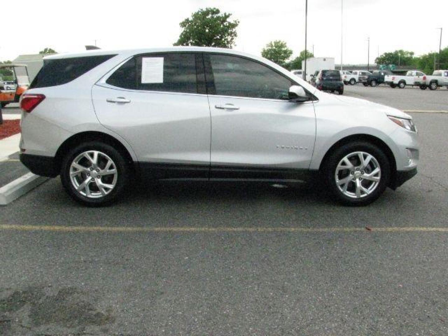 2020 Silver Chevrolet Equinox FWD LT 1.5L Turbo (3GNAXKEV1LS) with an 1.5L I-4 gasoline direct injection engine, Automatic transmission, located at 2443 Albert Pike, Hot Springs, AR, 71913, (501) 623-6255, 34.492222, -93.109993- Photo#4