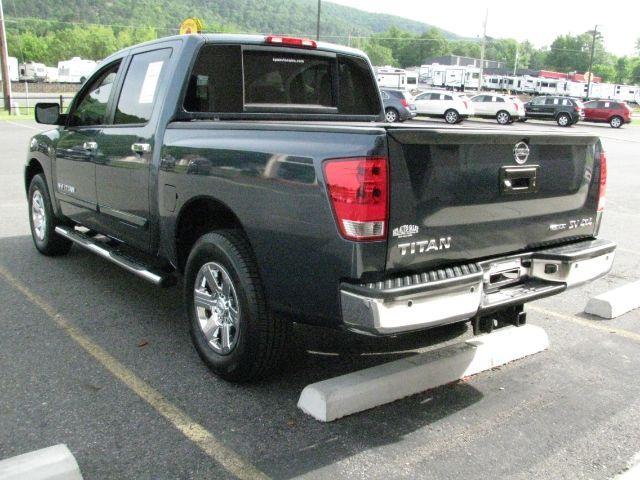 2013 Gray Nissan Titan SV (1N6BA0EC2DN) with an Endurance 5.6L V-8 DOHC engine, Automatic transmission, located at 2443 Albert Pike, Hot Springs, AR, 71913, (501) 623-6255, 34.492222, -93.109993 - Photo#3