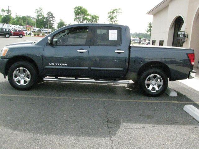 2013 Gray Nissan Titan SV (1N6BA0EC2DN) with an Endurance 5.6L V-8 DOHC engine, Automatic transmission, located at 2443 Albert Pike, Hot Springs, AR, 71913, (501) 623-6255, 34.492222, -93.109993 - Photo#4