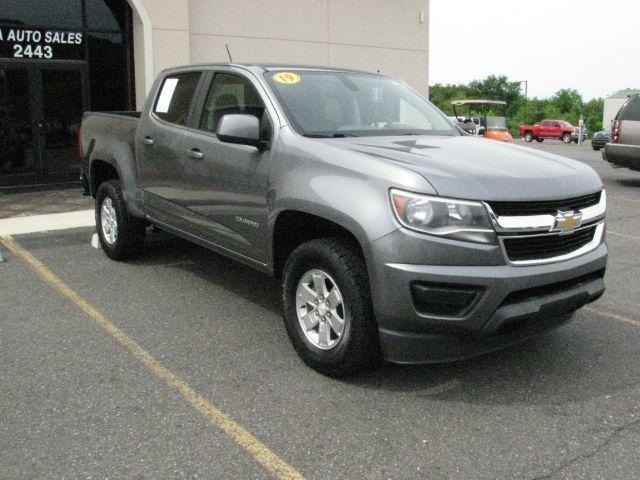 2019 Gray Chevrolet Colorado WT (1GCGSBEA3K1) with an 2.5L I-4 gasoline direct injection engine, Automatic transmission, located at 2443 Albert Pike, Hot Springs, AR, 71913, (501) 623-6255, 34.492222, -93.109993 - Photo#0