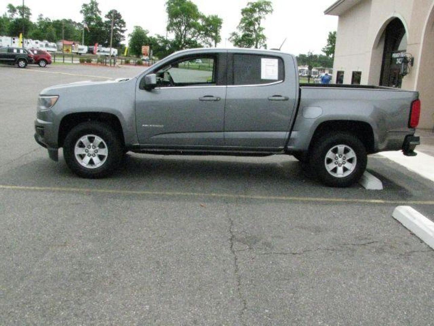 2019 Gray Chevrolet Colorado WT (1GCGSBEA3K1) with an 2.5L I-4 gasoline direct injection engine, Automatic transmission, located at 2443 Albert Pike, Hot Springs, AR, 71913, (501) 623-6255, 34.492222, -93.109993- Photo#5