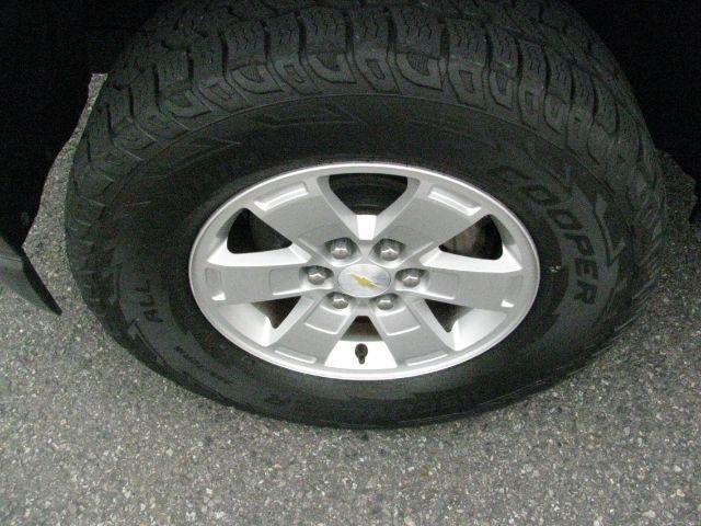 2019 Gray Chevrolet Colorado WT (1GCGSBEA3K1) with an 2.5L I-4 gasoline direct injection engine, Automatic transmission, located at 2443 Albert Pike, Hot Springs, AR, 71913, (501) 623-6255, 34.492222, -93.109993 - Photo#7
