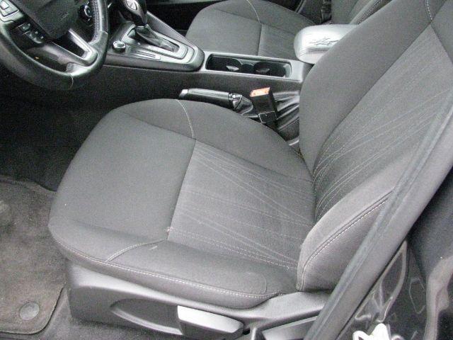2016 Gray Ford Focus SE (1FADP3K20GL) with an 2L I-4 gasoline direct injection engine, Automatic transmission, located at 2443 Albert Pike, Hot Springs, AR, 71913, (501) 623-6255, 34.492222, -93.109993 - Photo#8