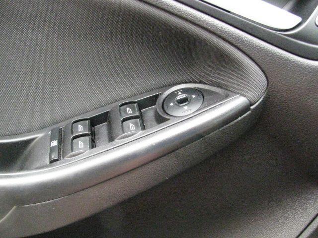 2016 Gray Ford Focus SE (1FADP3K20GL) with an 2L I-4 gasoline direct injection engine, Automatic transmission, located at 2443 Albert Pike, Hot Springs, AR, 71913, (501) 623-6255, 34.492222, -93.109993 - Photo#10