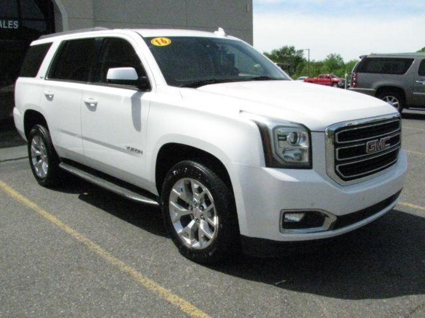 2016 White GMC Yukon SLT (1GKS1BKC9GR) with an EcoTec3 5.3L V-8 gasoline direct injection engine, Automatic transmission, located at 2443 Albert Pike, Hot Springs, AR, 71913, (501) 623-6255, 34.492222, -93.109993- Photo#0