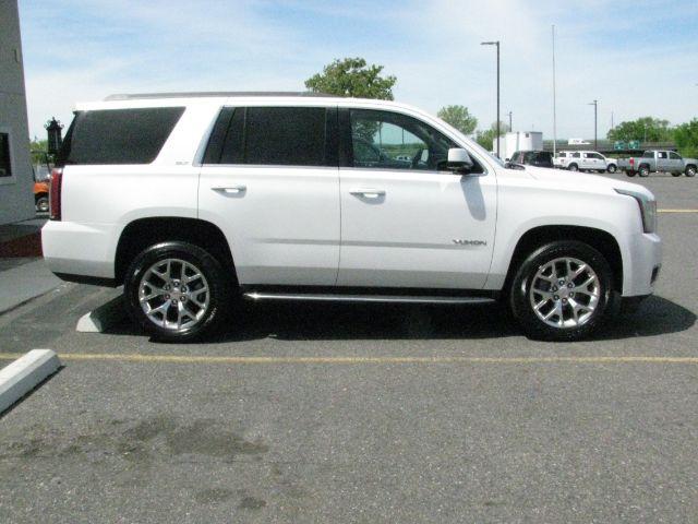 2016 White GMC Yukon SLT (1GKS1BKC9GR) with an EcoTec3 5.3L V-8 gasoline direct injection engine, Automatic transmission, located at 2443 Albert Pike, Hot Springs, AR, 71913, (501) 623-6255, 34.492222, -93.109993 - Photo#1
