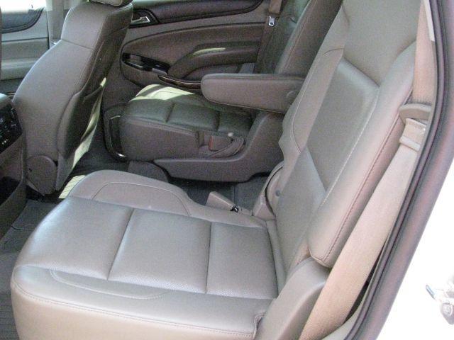 2016 White GMC Yukon SLT (1GKS1BKC9GR) with an EcoTec3 5.3L V-8 gasoline direct injection engine, Automatic transmission, located at 2443 Albert Pike, Hot Springs, AR, 71913, (501) 623-6255, 34.492222, -93.109993 - Photo#7