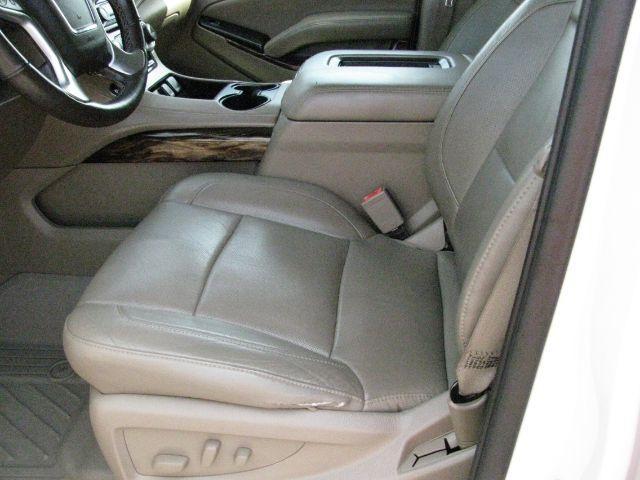 2016 White GMC Yukon SLT (1GKS1BKC9GR) with an EcoTec3 5.3L V-8 gasoline direct injection engine, Automatic transmission, located at 2443 Albert Pike, Hot Springs, AR, 71913, (501) 623-6255, 34.492222, -93.109993 - Photo#8