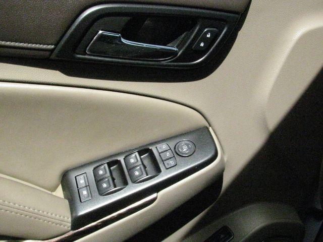 2016 White GMC Yukon SLT (1GKS1BKC9GR) with an EcoTec3 5.3L V-8 gasoline direct injection engine, Automatic transmission, located at 2443 Albert Pike, Hot Springs, AR, 71913, (501) 623-6255, 34.492222, -93.109993 - Photo#10