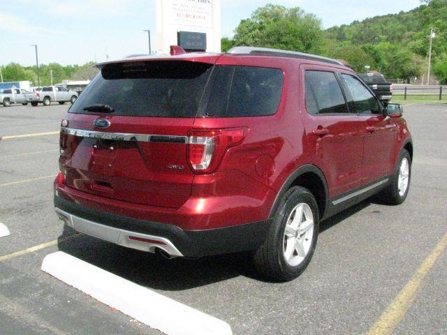 2017 Maroon Ford Explorer XLT (1FM5K8D83HG) with an 3.5L engine, Automatic transmission, located at 2443 Albert Pike, Hot Springs, AR, 71913, (501) 623-6255, 34.492222, -93.109993 - Photo#2