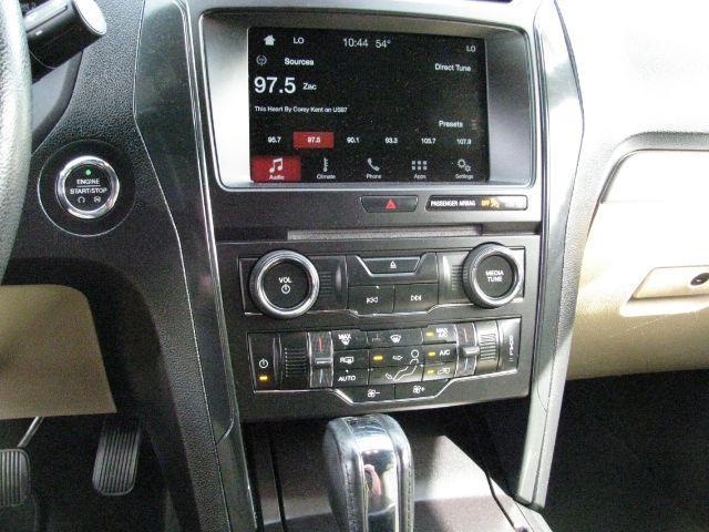 2017 Maroon Ford Explorer XLT (1FM5K8D83HG) with an 3.5L engine, Automatic transmission, located at 2443 Albert Pike, Hot Springs, AR, 71913, (501) 623-6255, 34.492222, -93.109993 - Photo#9