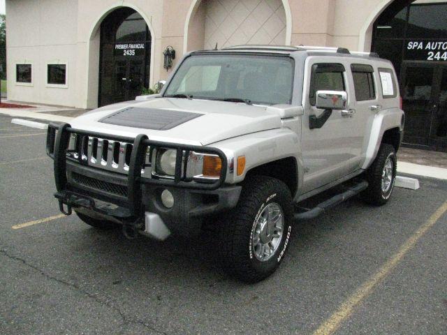 2008 Pewter HUMMER H3 SUV Base (5GTEN13E888) with an 3.7L engine, Automatic transmission, located at 2443 Albert Pike, Hot Springs, AR, 71913, (501) 623-6255, 34.492222, -93.109993 - Photo#0