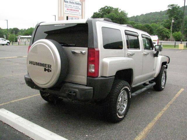 2008 Pewter HUMMER H3 SUV Base (5GTEN13E888) with an 3.7L engine, Automatic transmission, located at 2443 Albert Pike, Hot Springs, AR, 71913, (501) 623-6255, 34.492222, -93.109993 - Photo#3