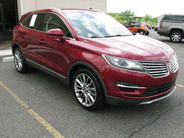 2016 Maroon Lincoln MKC Reserve (5LMCJ3C95GU) with an EcoBoost 2L I-4 gasoline direct injection engine, Automatic transmission, located at 2443 Albert Pike, Hot Springs, AR, 71913, (501) 623-6255, 34.492222, -93.109993 - Photo#5