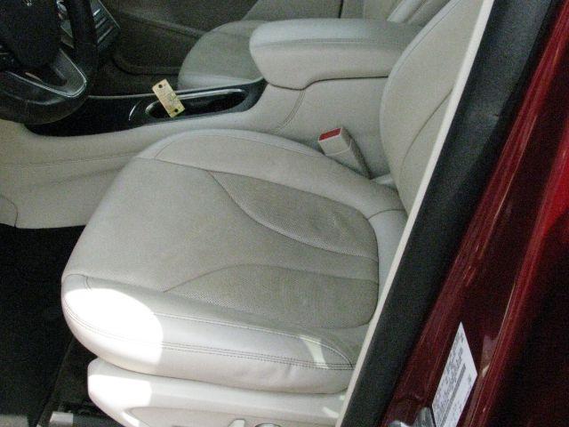 2016 Maroon Lincoln MKC Reserve (5LMCJ3C95GU) with an EcoBoost 2L I-4 gasoline direct injection engine, Automatic transmission, located at 2443 Albert Pike, Hot Springs, AR, 71913, (501) 623-6255, 34.492222, -93.109993 - Photo#8