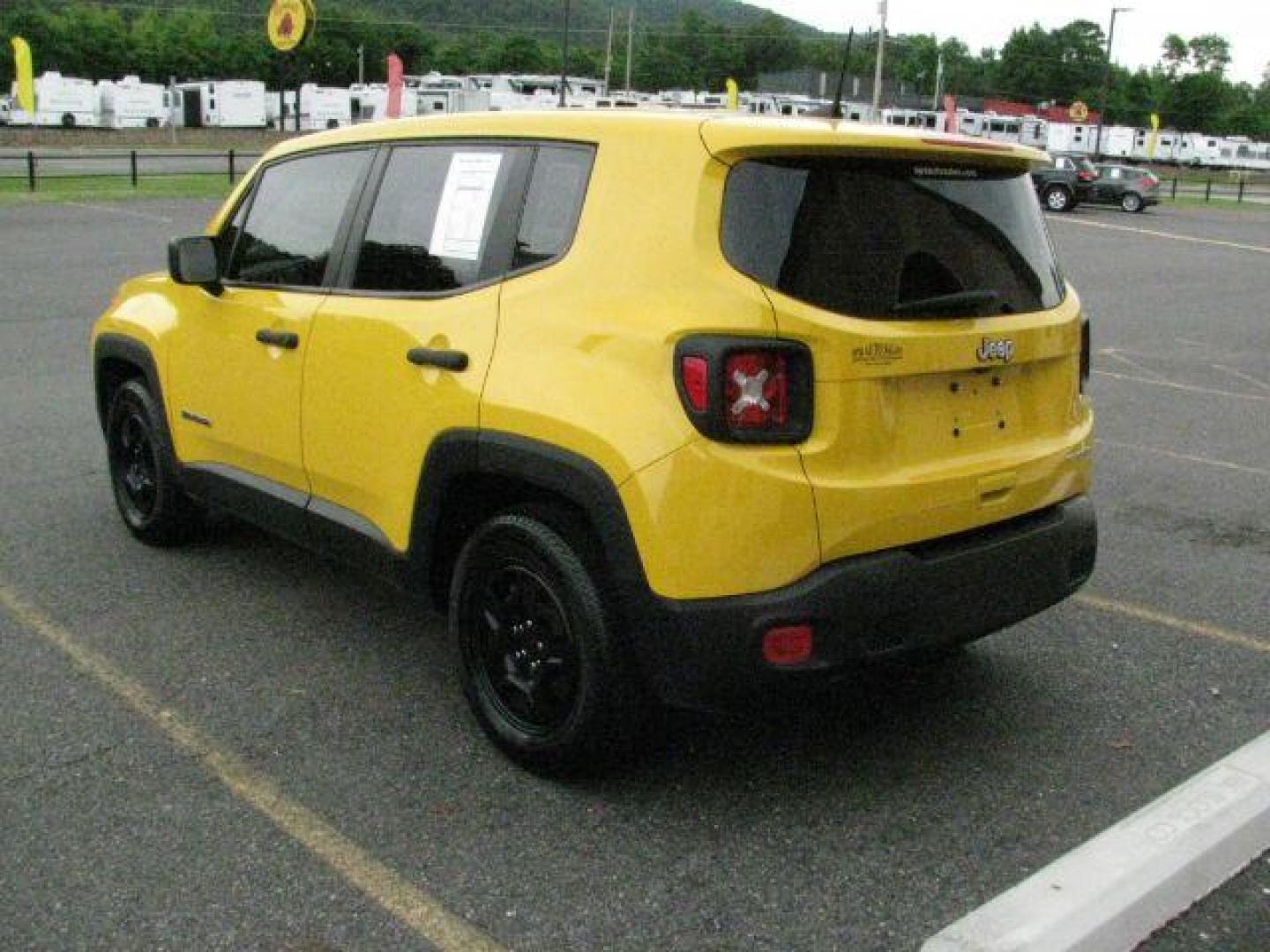 2018 Yellow Jeep Renegade Sport FWD (ZACCJAABXJP) with an Tigershark MultiAir 2.4L I-4 variable valve contro engine, Automatic transmission, located at 2443 Albert Pike, Hot Springs, AR, 71913, (501) 623-6255, 34.492222, -93.109993- Photo#2