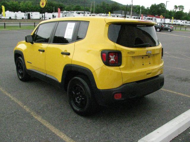 2018 Yellow Jeep Renegade Sport FWD (ZACCJAABXJP) with an Tigershark MultiAir 2.4L I-4 variable valve contro engine, Automatic transmission, located at 2443 Albert Pike, Hot Springs, AR, 71913, (501) 623-6255, 34.492222, -93.109993 - Photo#2