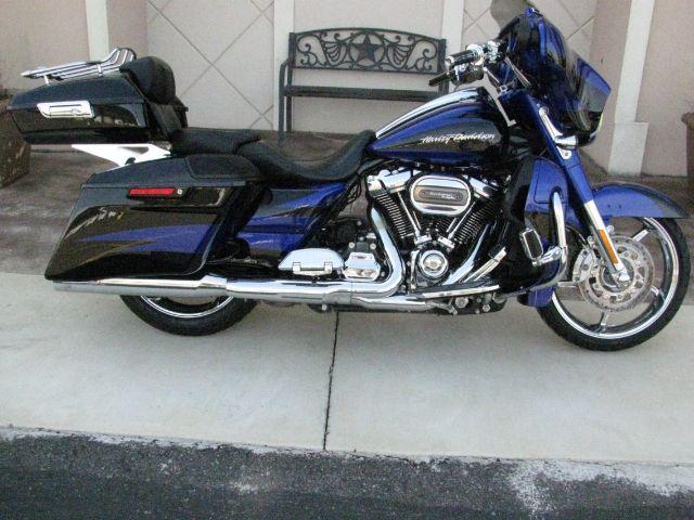 2017 Blue Harley-Davidson CVO Street Glide CVO (1HD1PXF13HB) with an 1868cc engine, Manual transmission, located at 2443 Albert Pike, Hot Springs, AR, 71913, (501) 623-6255, 34.492222, -93.109993 - Photo#2