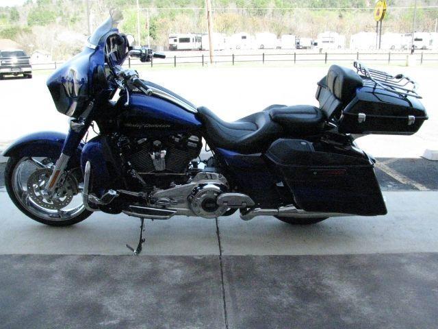 2017 Blue Harley-Davidson CVO Street Glide CVO (1HD1PXF13HB) with an 1868cc engine, Manual transmission, located at 2443 Albert Pike, Hot Springs, AR, 71913, (501) 623-6255, 34.492222, -93.109993 - Photo#5