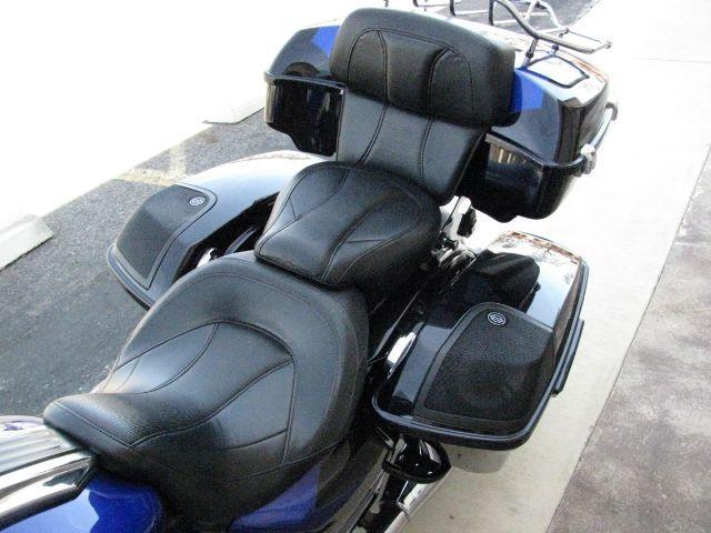 2017 Blue Harley-Davidson CVO Street Glide CVO (1HD1PXF13HB) with an 1868cc engine, Manual transmission, located at 2443 Albert Pike, Hot Springs, AR, 71913, (501) 623-6255, 34.492222, -93.109993 - Photo#10