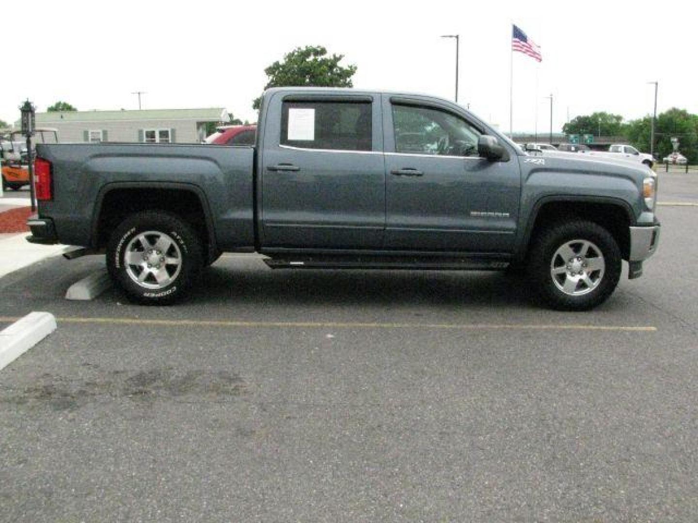 2014 Gray GMC Sierra 1500 SLE (3GTU2UEC6EG) with an EcoTec3 5.3L V-8 gasoline direct injection engine, Automatic transmission, located at 2443 Albert Pike, Hot Springs, AR, 71913, (501) 623-6255, 34.492222, -93.109993 - Photo#5