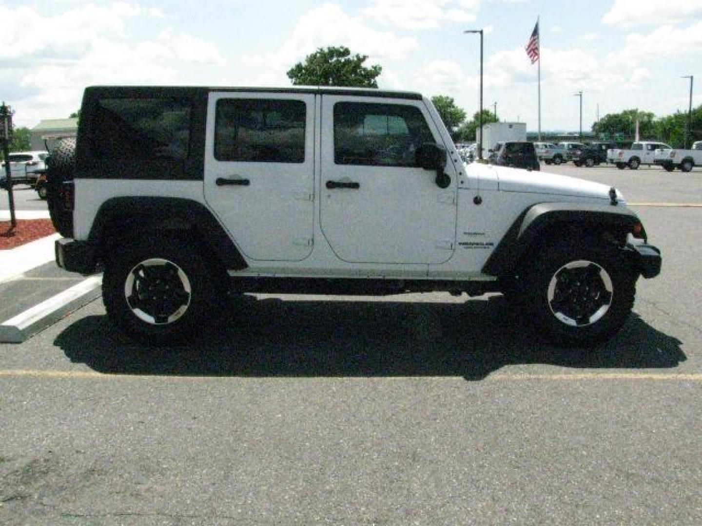 2014 White Jeep Wrangler Unlimited Sport (1C4BJWDG0EL) with an 3.6L V-6 DOHC engine, Automatic transmission, located at 2443 Albert Pike, Hot Springs, AR, 71913, (501) 623-6255, 34.492222, -93.109993- Photo#4