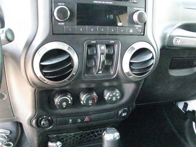 2014 White Jeep Wrangler Unlimited Sport (1C4BJWDG0EL) with an 3.6L V-6 DOHC engine, Automatic transmission, located at 2443 Albert Pike, Hot Springs, AR, 71913, (501) 623-6255, 34.492222, -93.109993- Photo#9