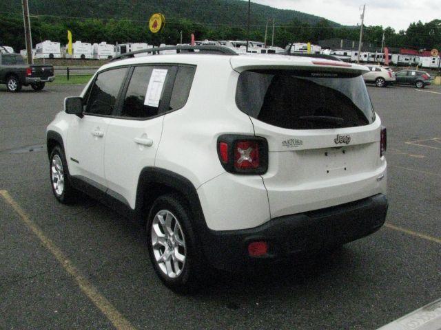 2016 White Jeep Renegade Latitude (ZACCJABT6GP) with an Tigershark MultiAir 2.4L I-4 variable valve contro engine, Auto transmission, located at 2443 Albert Pike, Hot Springs, AR, 71913, (501) 623-6255, 34.492222, -93.109993- Photo#2