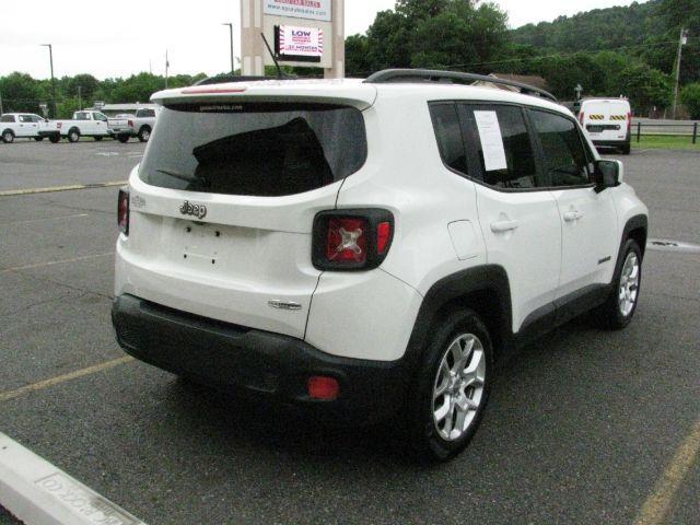 2016 White Jeep Renegade Latitude (ZACCJABT6GP) with an Tigershark MultiAir 2.4L I-4 variable valve contro engine, Auto transmission, located at 2443 Albert Pike, Hot Springs, AR, 71913, (501) 623-6255, 34.492222, -93.109993- Photo#3