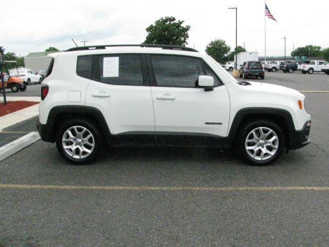 2016 White Jeep Renegade Latitude (ZACCJABT6GP) with an Tigershark MultiAir 2.4L I-4 variable valve contro engine, Auto transmission, located at 2443 Albert Pike, Hot Springs, AR, 71913, (501) 623-6255, 34.492222, -93.109993- Photo#4