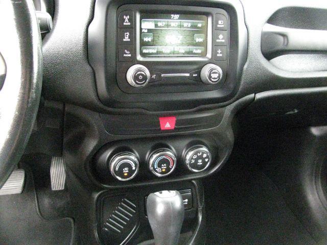 2016 White Jeep Renegade Latitude (ZACCJABT6GP) with an Tigershark MultiAir 2.4L I-4 variable valve contro engine, Auto transmission, located at 2443 Albert Pike, Hot Springs, AR, 71913, (501) 623-6255, 34.492222, -93.109993- Photo#9