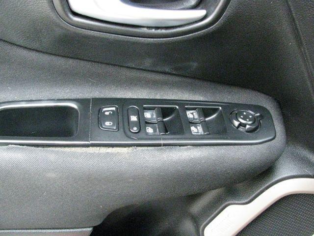 2016 White Jeep Renegade Latitude (ZACCJABT6GP) with an Tigershark MultiAir 2.4L I-4 variable valve contro engine, Auto transmission, located at 2443 Albert Pike, Hot Springs, AR, 71913, (501) 623-6255, 34.492222, -93.109993- Photo#10