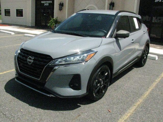 2022 Gray Nissan Kicks SR Xtronic CVT (3N1CP5DV1NL) with an 1.6L I-4 DOHC engine, CVT transmission, located at 2443 Albert Pike, Hot Springs, AR, 71913, (501) 623-6255, 34.492222, -93.109993- Photo#0