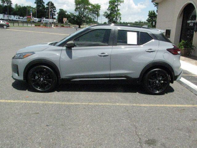 2022 Gray Nissan Kicks SR Xtronic CVT (3N1CP5DV1NL) with an 1.6L I-4 DOHC engine, CVT transmission, located at 2443 Albert Pike, Hot Springs, AR, 71913, (501) 623-6255, 34.492222, -93.109993- Photo#1